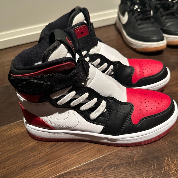 Nike Air Jordans in women’s size 7. - Picture 3 of 6